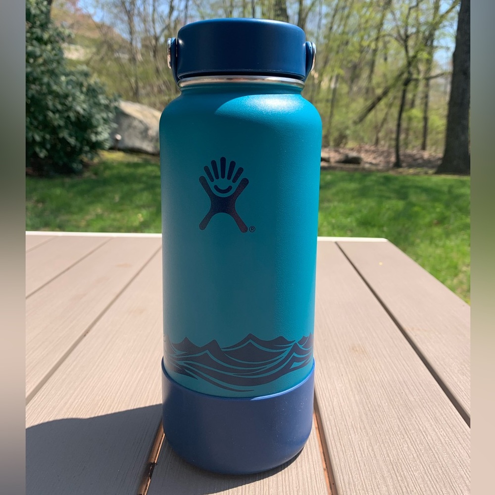 Hydro Flask Coast 32 Oz Water Bottle, escape collection, blue insulated bottle